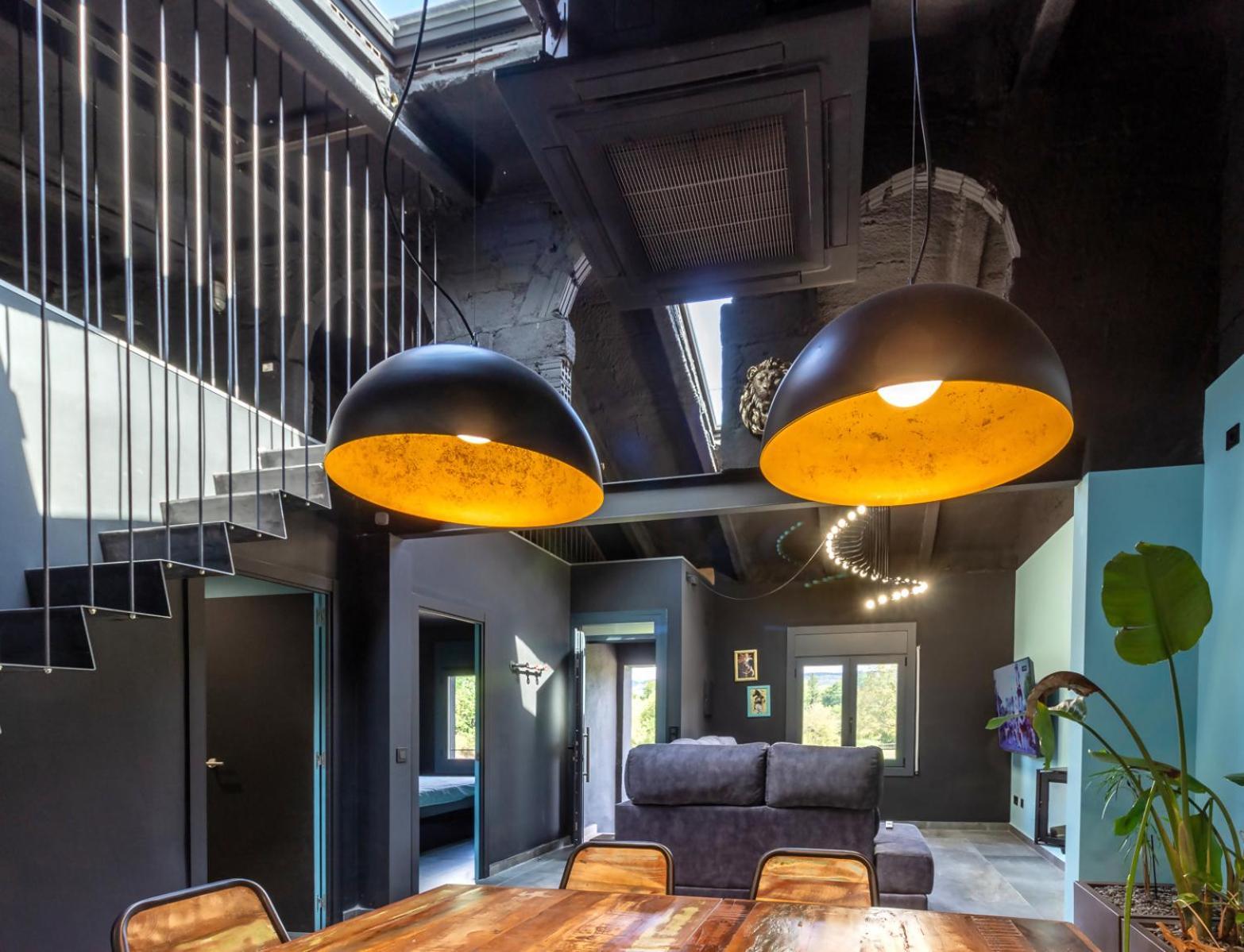 Black House Sorprendente Casa Estilo Industrial Olot Dış mekan fotoğraf