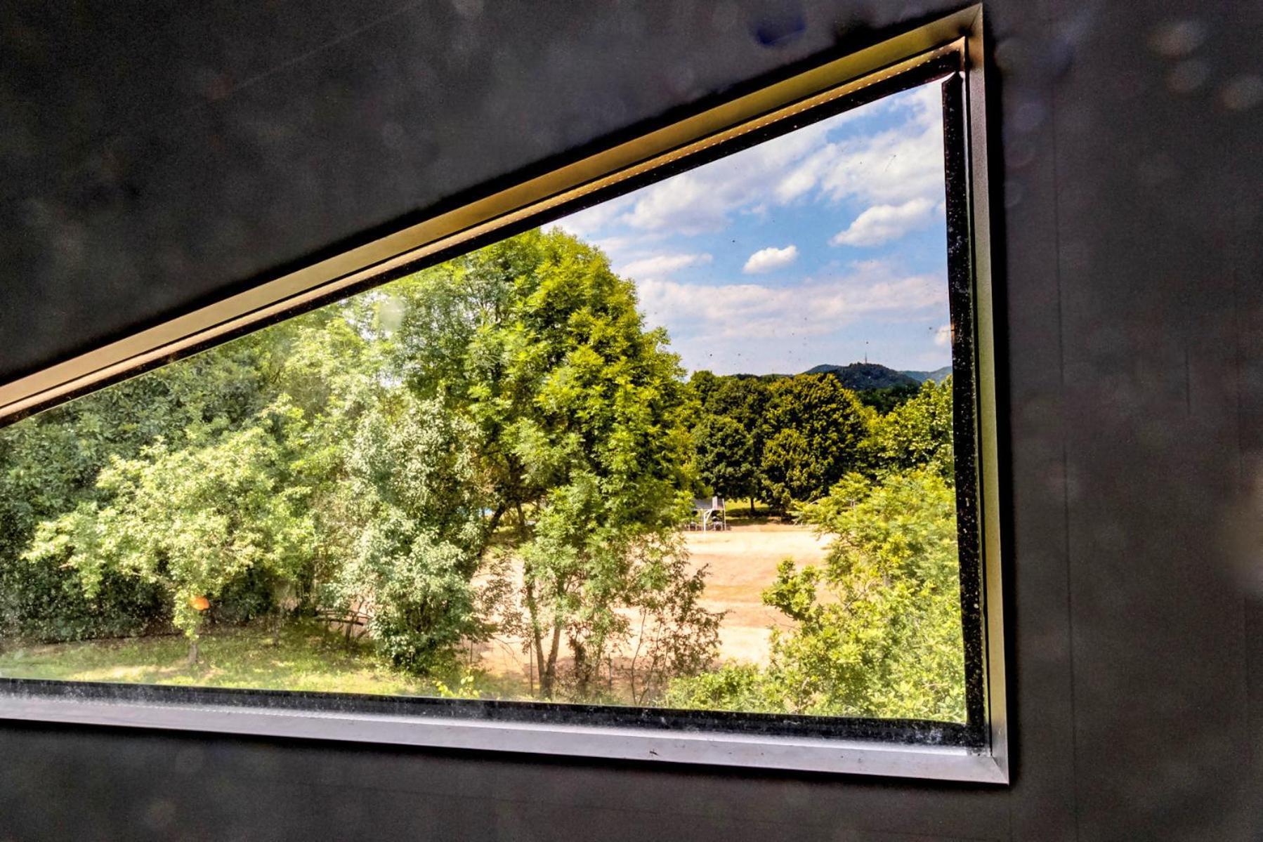 Black House Sorprendente Casa Estilo Industrial Olot Dış mekan fotoğraf