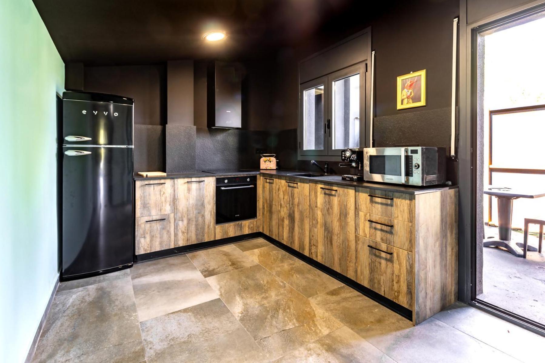 Black House Sorprendente Casa Estilo Industrial Olot Dış mekan fotoğraf
