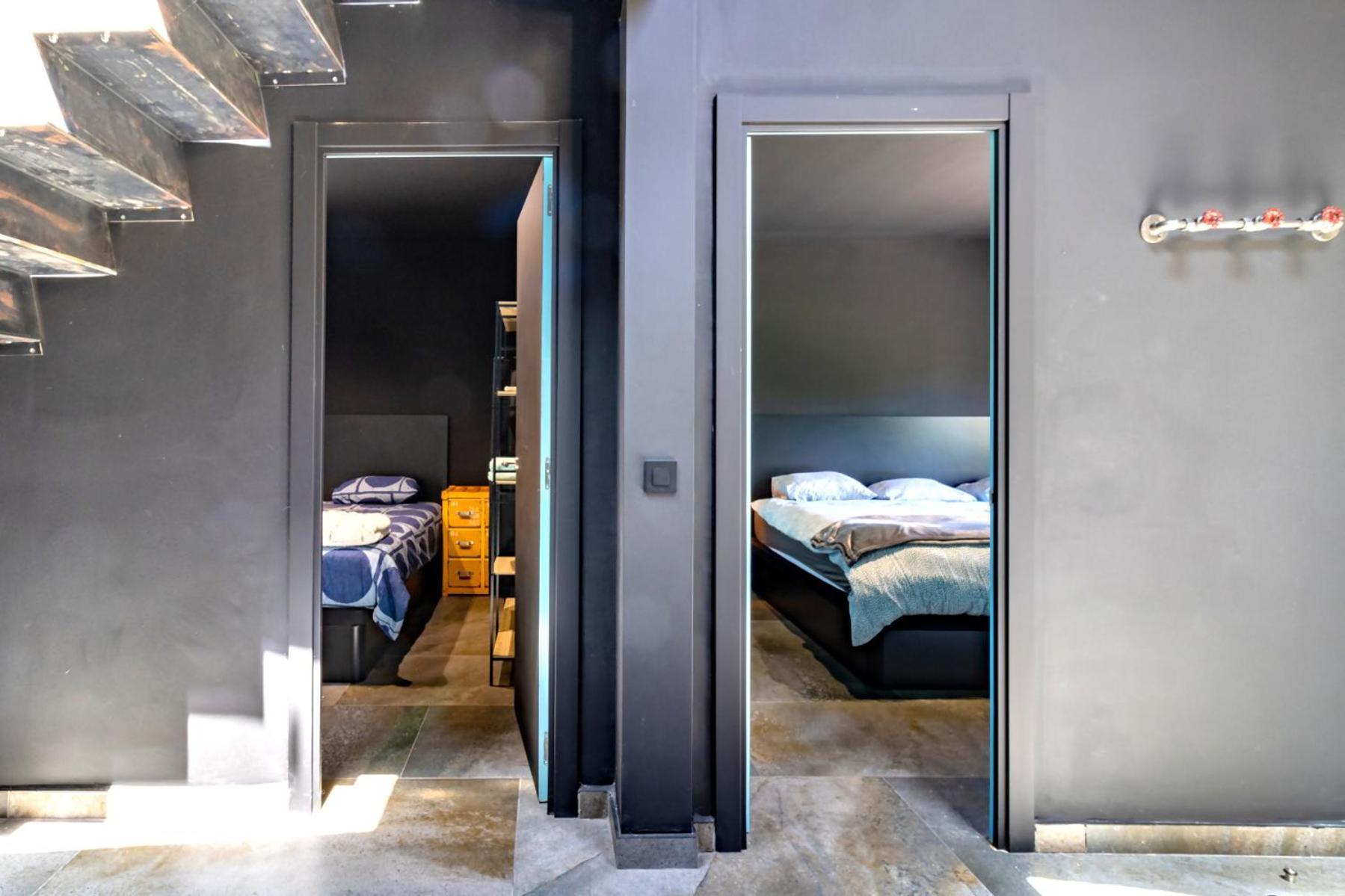Black House Sorprendente Casa Estilo Industrial Olot Dış mekan fotoğraf