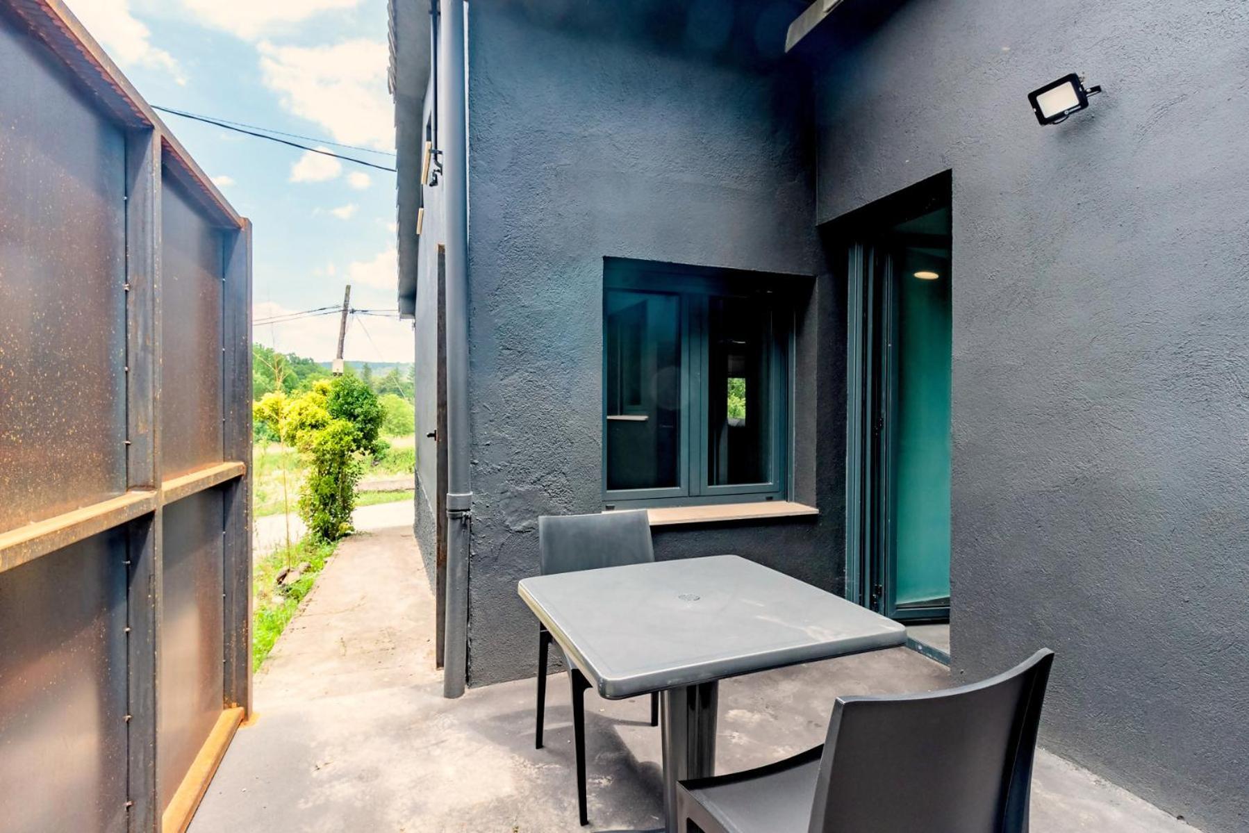 Black House Sorprendente Casa Estilo Industrial Olot Dış mekan fotoğraf