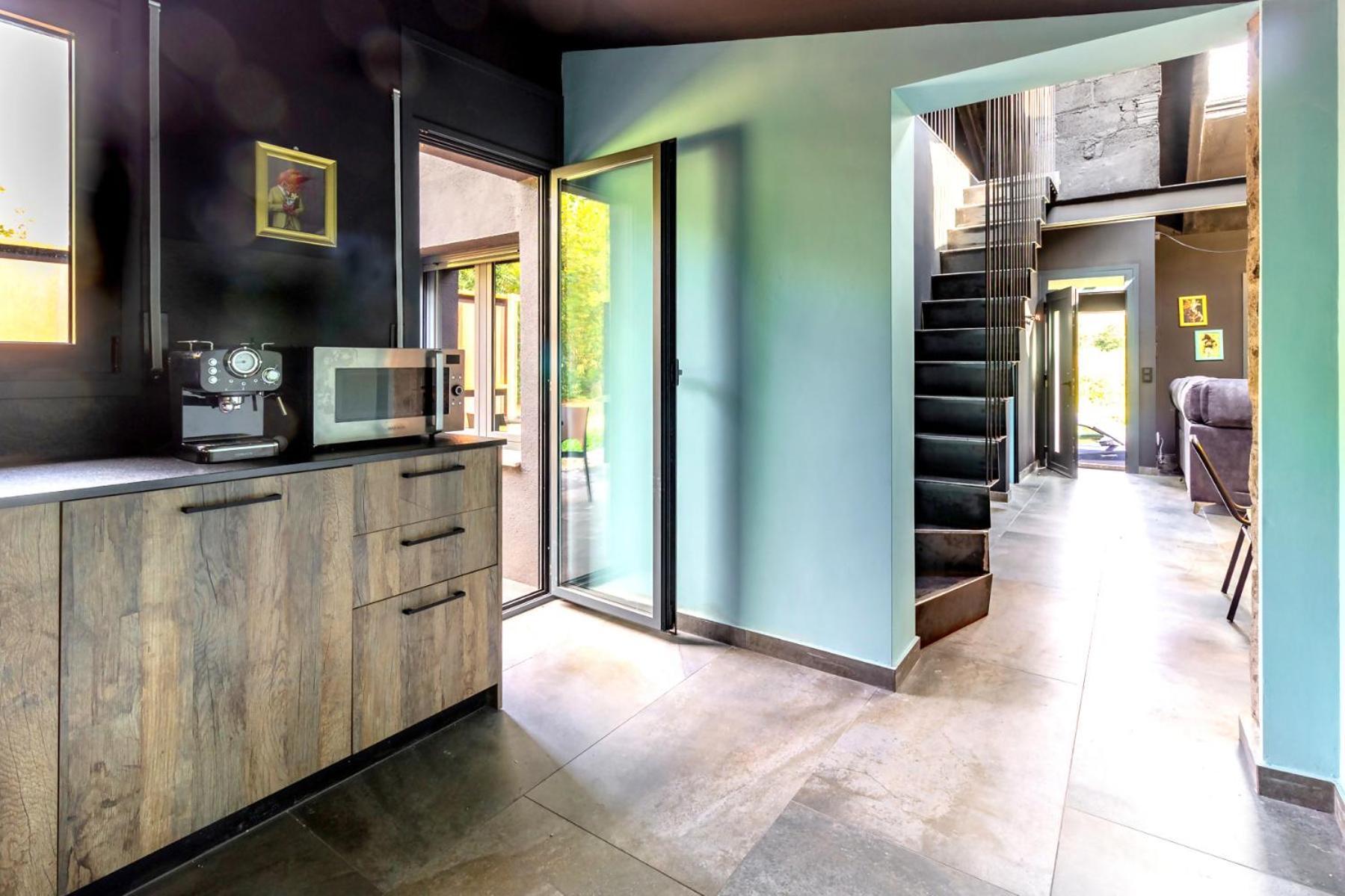 Black House Sorprendente Casa Estilo Industrial Olot Dış mekan fotoğraf