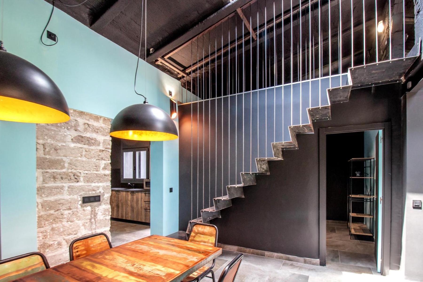 Black House Sorprendente Casa Estilo Industrial Olot Dış mekan fotoğraf
